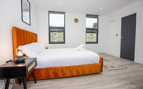 Stylish Stay Near The Stadium Walk To The Action
